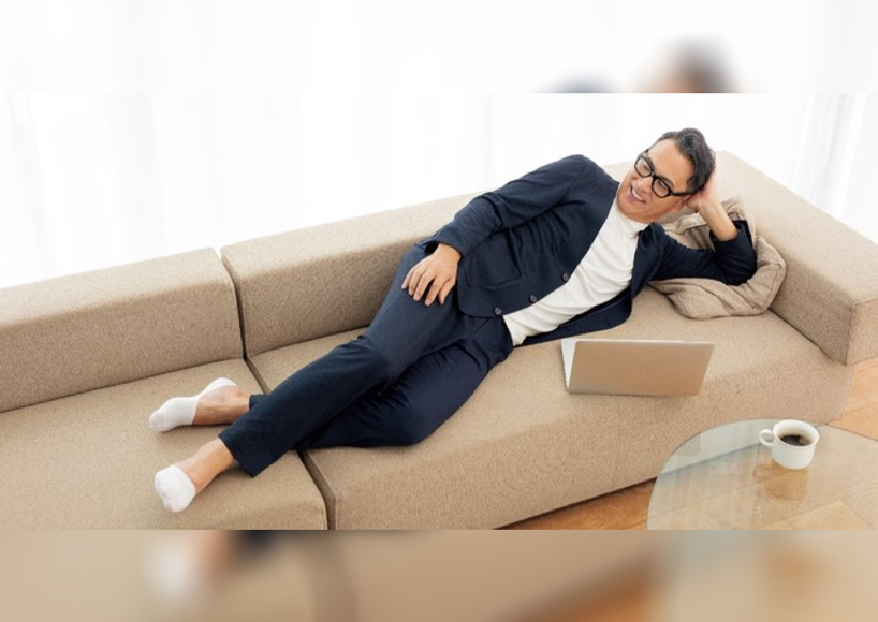 Japanska tvrtka lansirala 'odijelo-pidžamu' da biste i na Zoomu izgledali elegantno